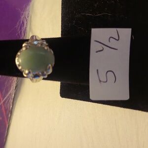 Elegant Silver and Green Women's Ring